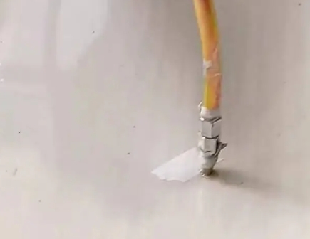 洛宁瓷砖空鼓维修公司专业解答在瓷砖铺贴过程中，如果使用的砂料过粗（如全部使用了粗砂），可能会导致以下问题